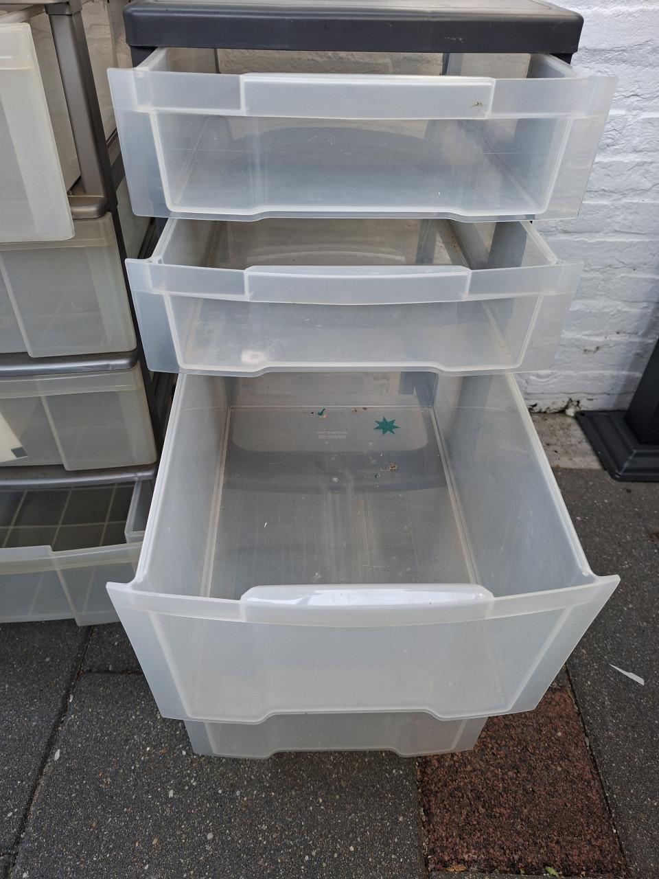 Plastic ladenkastjes voor hobbyspullen op te bergen