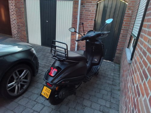 Vespa Sprint Notte zwart special edition 2020