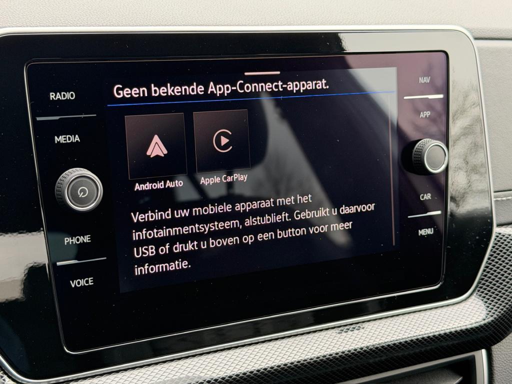 Volkswagen T-cross 1.5 tsi 150pk dsg r-line | camera | trekhaak | navi | iq