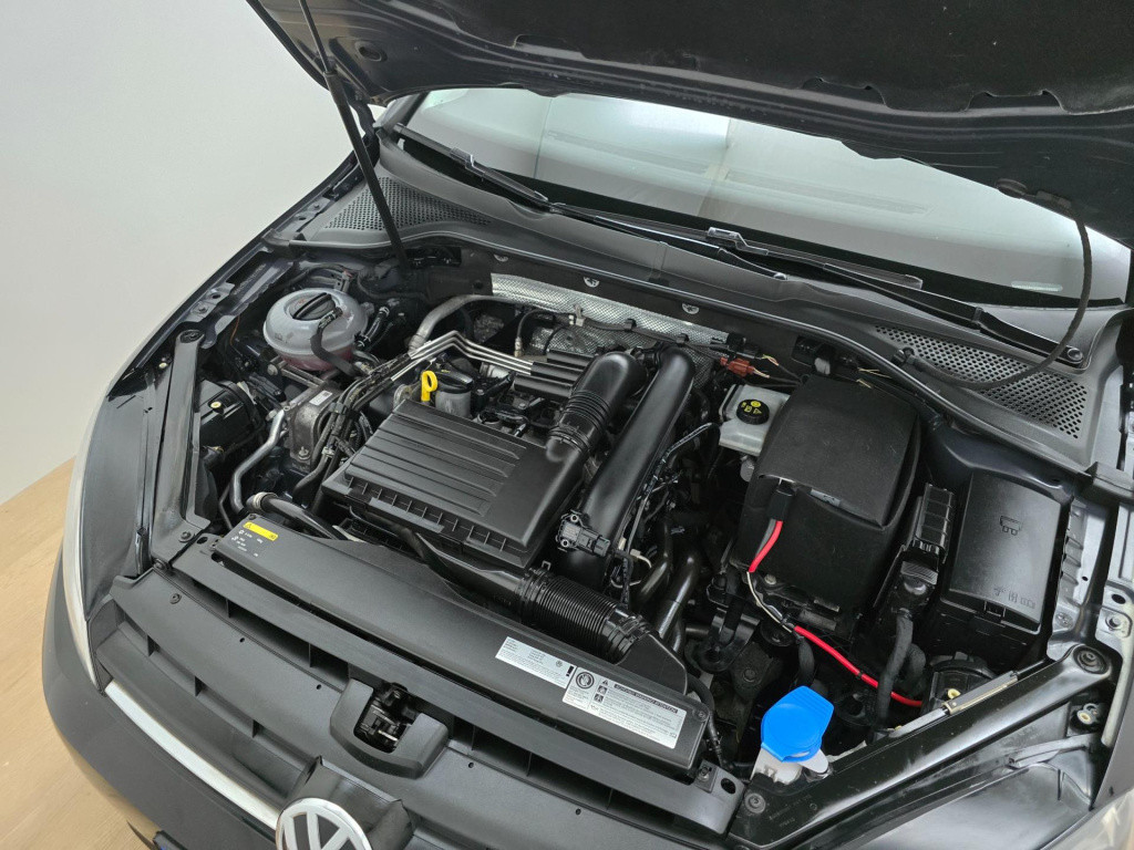 Volkswagen Golf occasion 1.2 tsi black edition met cruisecontrol en dikke v