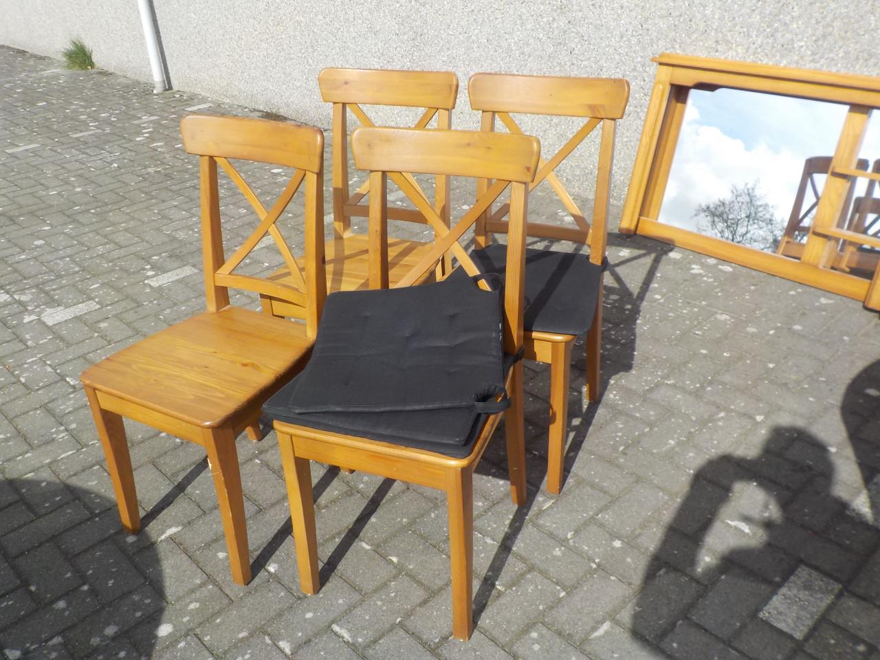 Massief grenen verlengbare eettafel 170 x 125 cm + 4 stoelen setprijs 175