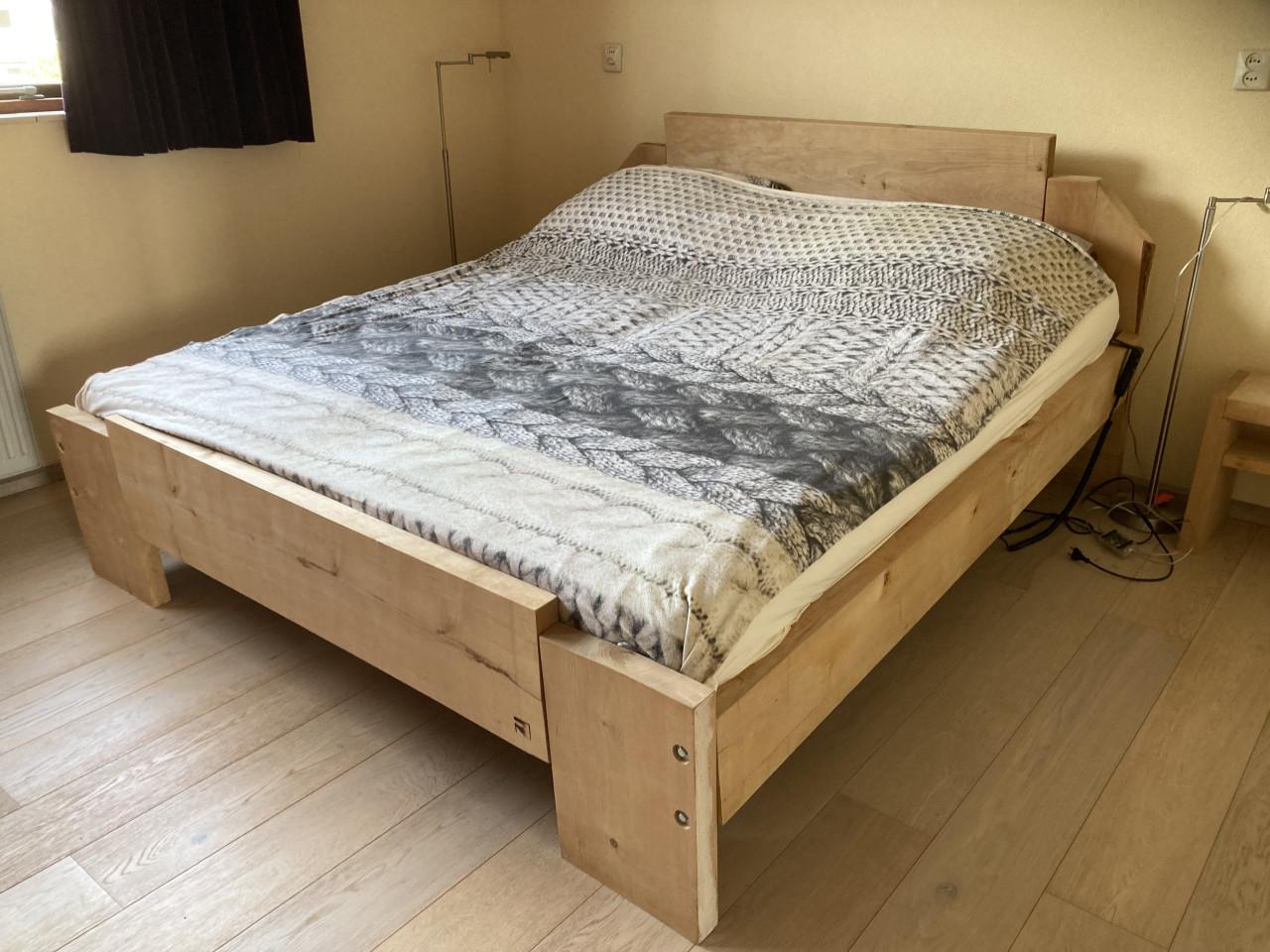 Tweepersoons bed met verstelbare bodem