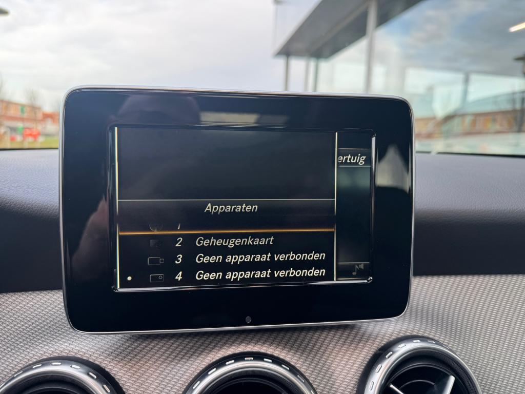 Mercedes-Benz Gla-klasse 180 ambition style automaat , afneembare trekhaak 