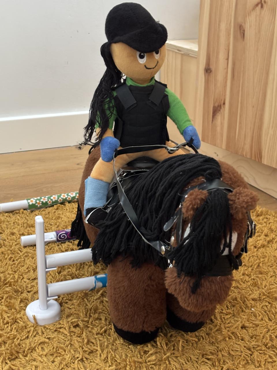 Crafty ponies