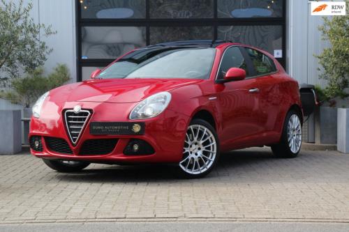 Alfa Romeo Giulietta 1.4 turbo turismo -170 pk - trekhaak - panoramadak - p