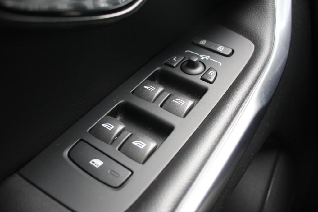 Volvo V40 1.5 t2 inscription aut. - leder - full led - navi - citycafety - 