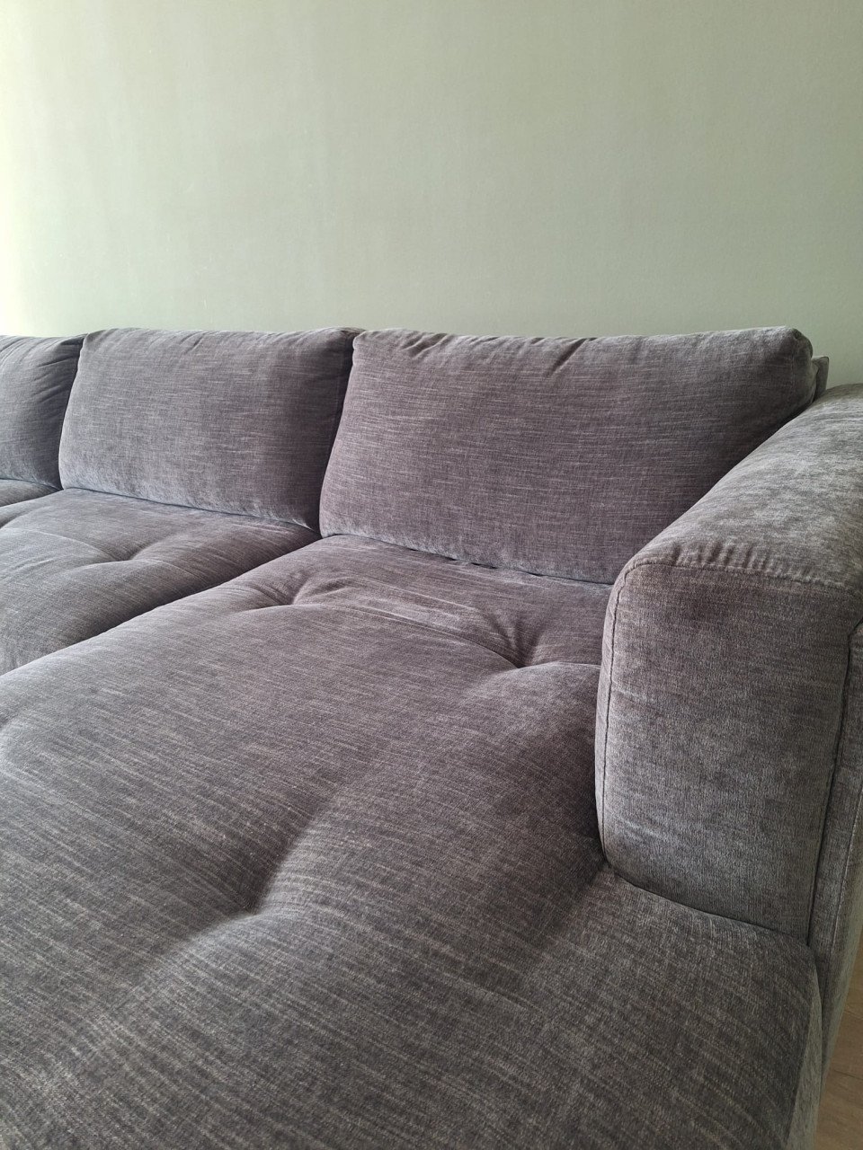 Mooie grijze bank met chaise longue van merk Bellus (model Nice)
