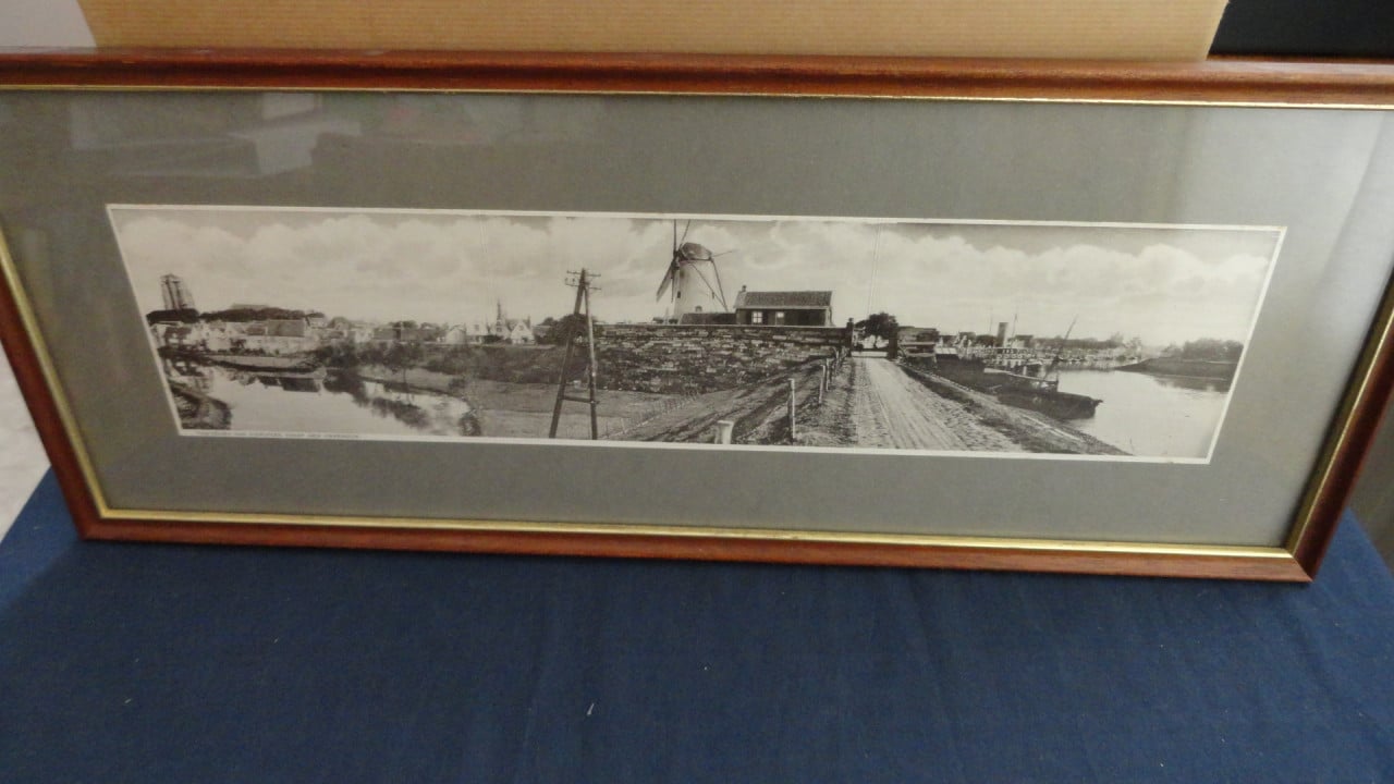 Zierikzee -Panorama van Zierikzee vanaf Den Havendijk  Zeer fraai ingelijst