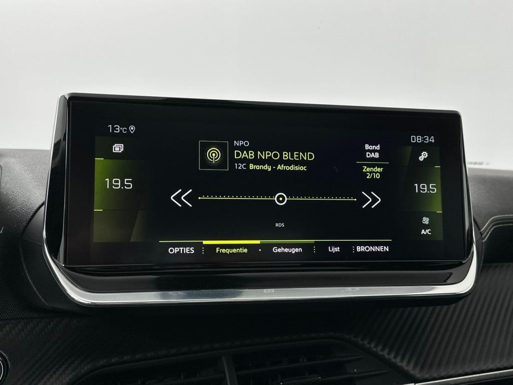 Peugeot 2008 1.2 gt pack | navigatie | alcantara | panoramadak | focal hi-f