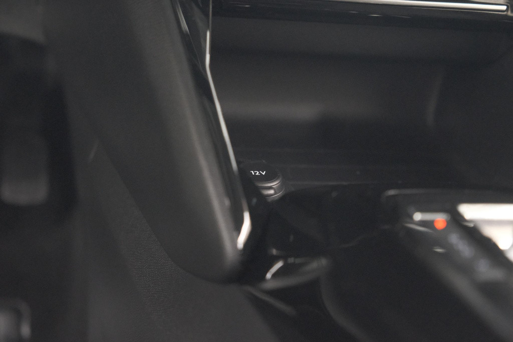 Peugeot 208 puretech 100 eat8 allure pack | camera | navigatie | apple carp