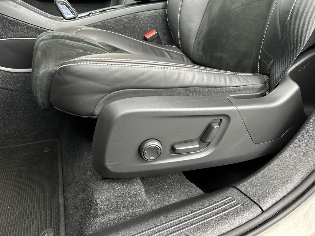 Volvo XC40 t4 211pk recharge r-design| adap.cruise| pano| camera| stoel