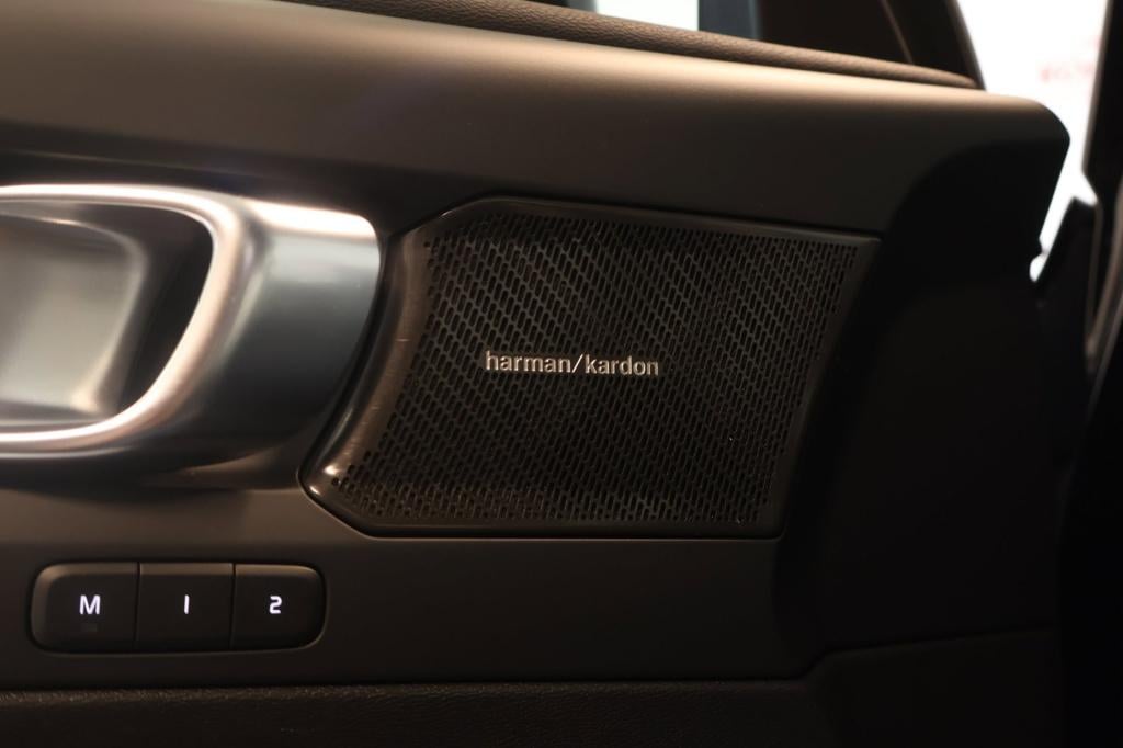 Volvo XC40 1.5 t4 plug-in hybrid plus dark nl auto, pano, h&k audio, el sto