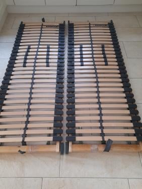 2 x 70 x 200 verstelbare lattenbodems ( in goede nette staat )