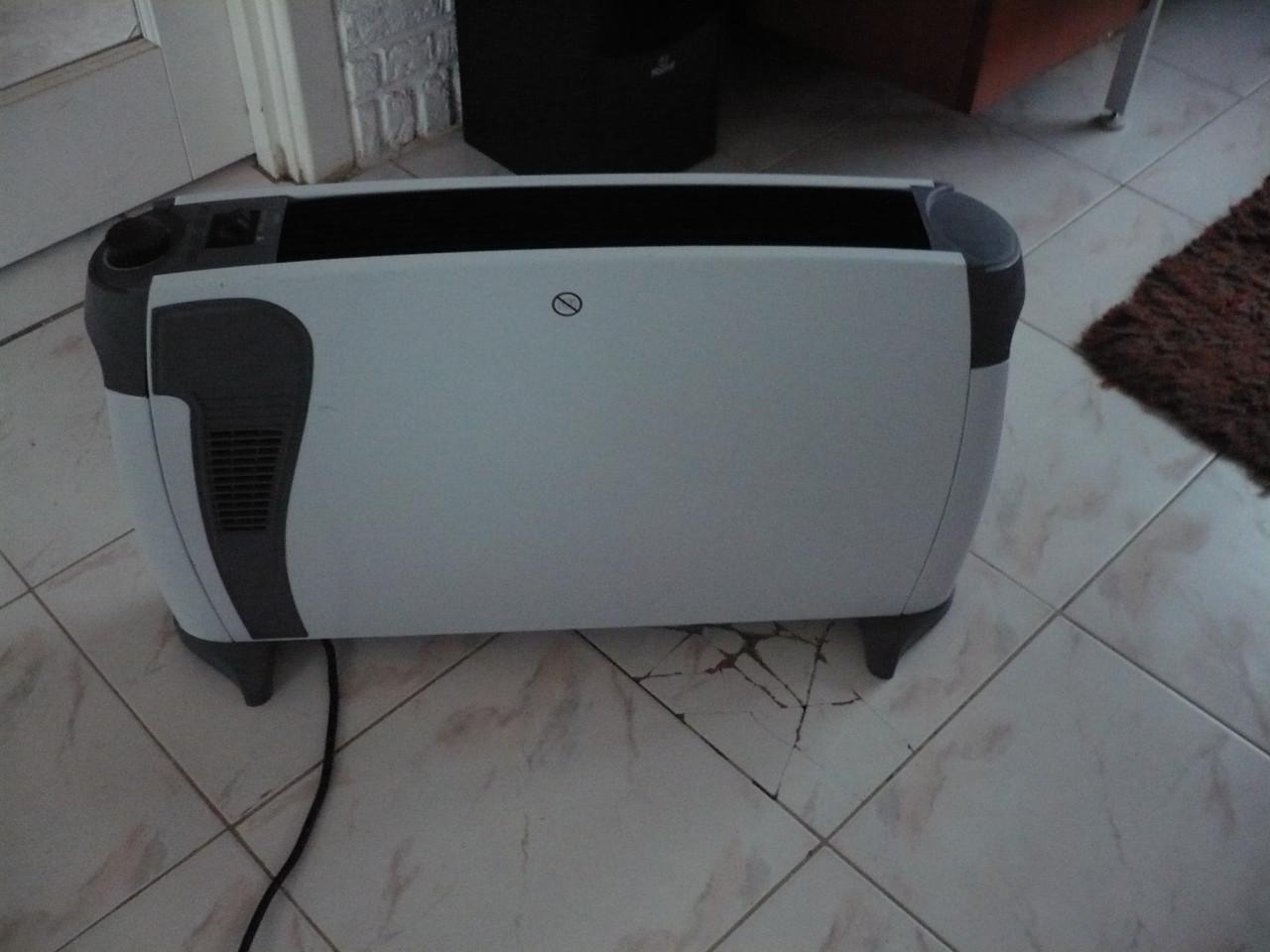 Elektrische convector kachel-vermogen2000Watt-zo goed als nieuw