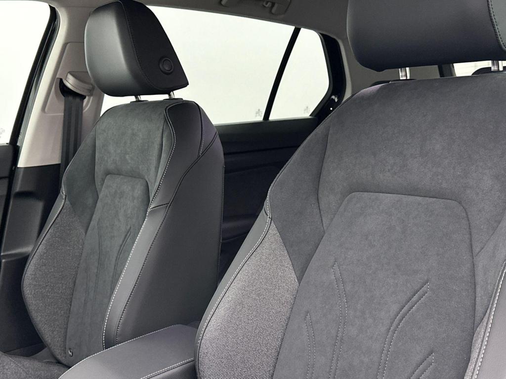 Volkswagen Golf style plug in hybride 204 pk
