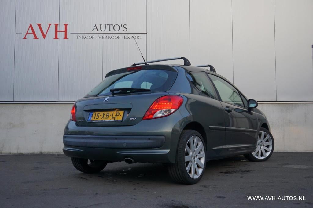 Peugeot 207 1.6-16v t féline