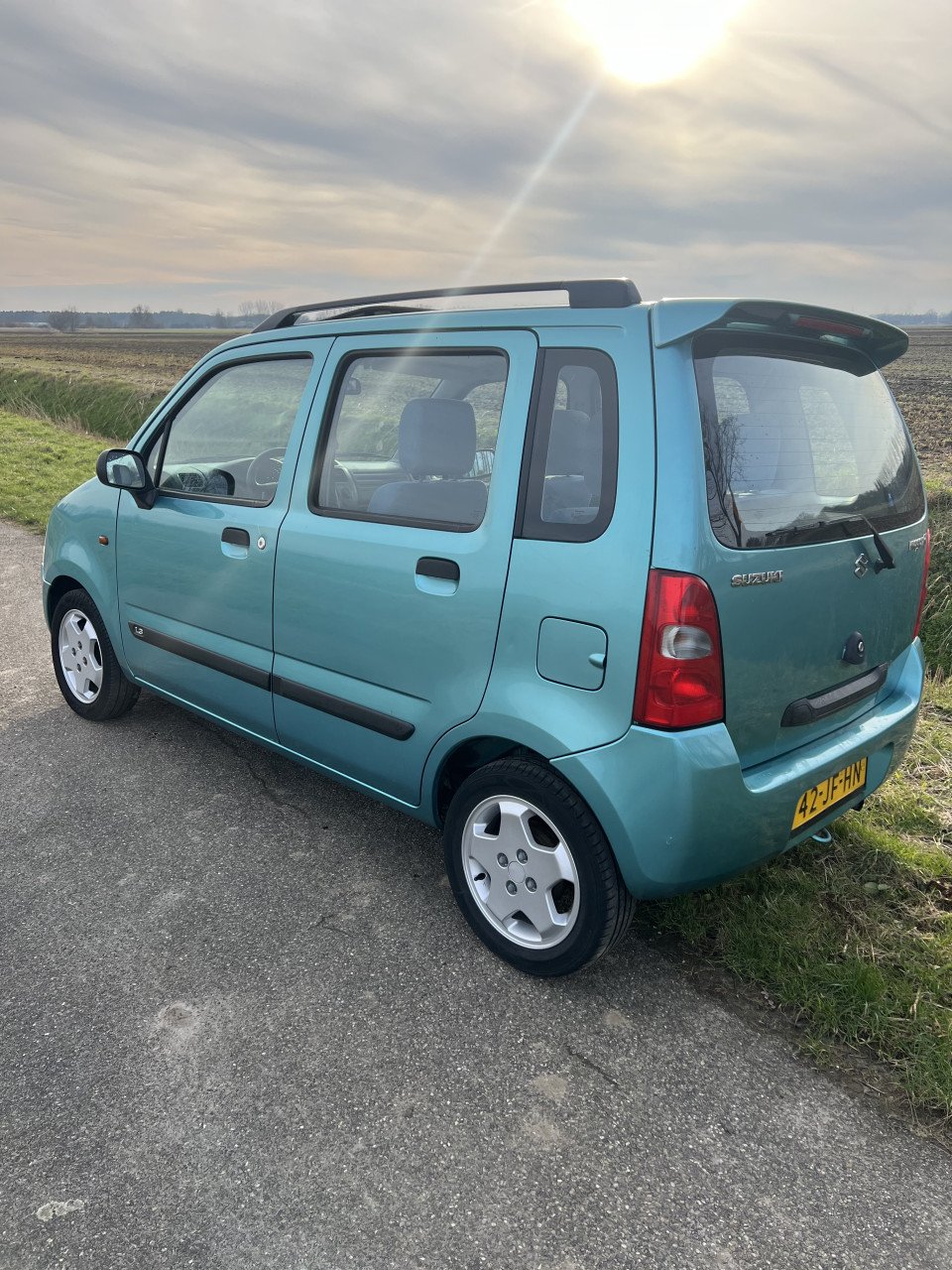 Suzuki wagon 145000 km met draai-kiep-schuifdak licht met velgen
