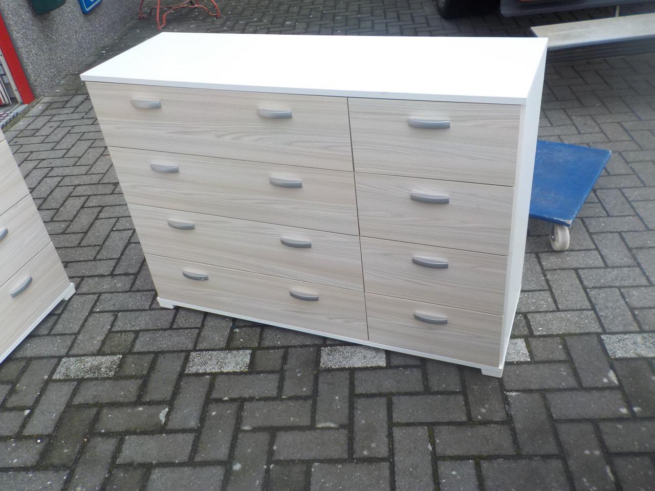 4 kastjes waar van 3 ladenkastjes in vrijwel nieuw staat setprijs