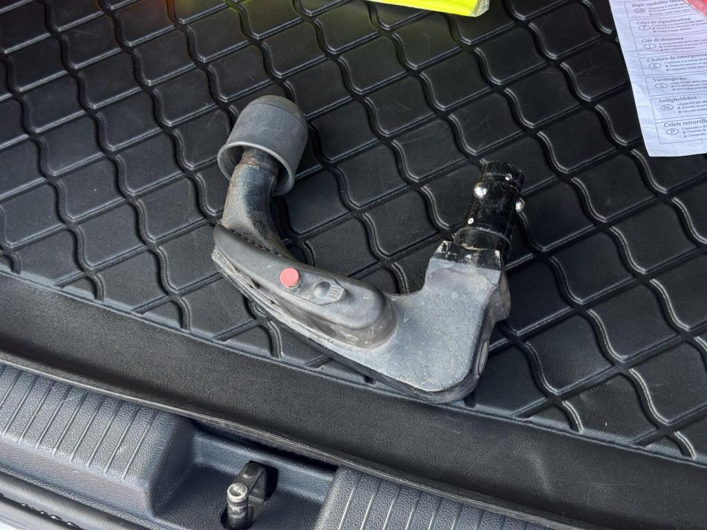 Volkswagen T-cross 1.0 tsi style automaat nl-auto inc. trekhaak afneembaar!