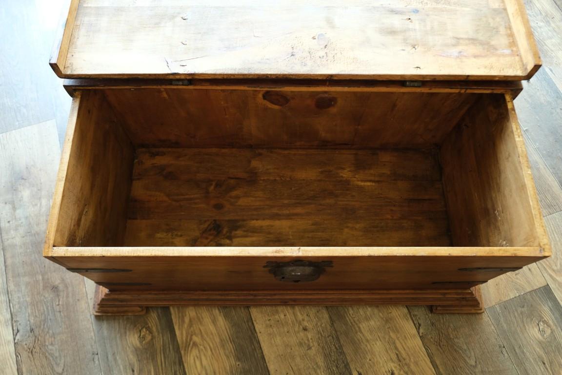 Salontafel , Mexicaanse antieke kist, rechthoekig ,