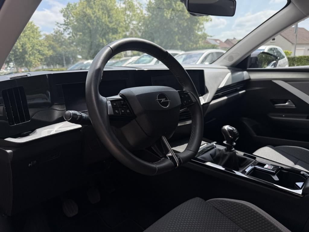 Opel Astra 1.2 turbo black pakket