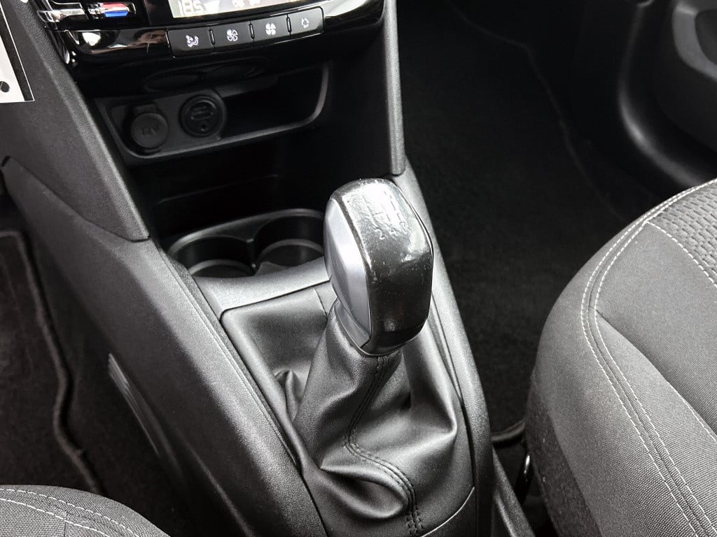 Peugeot 208 82pk allure | rijklaar | navi | parkeersensoren | trekhaak vast