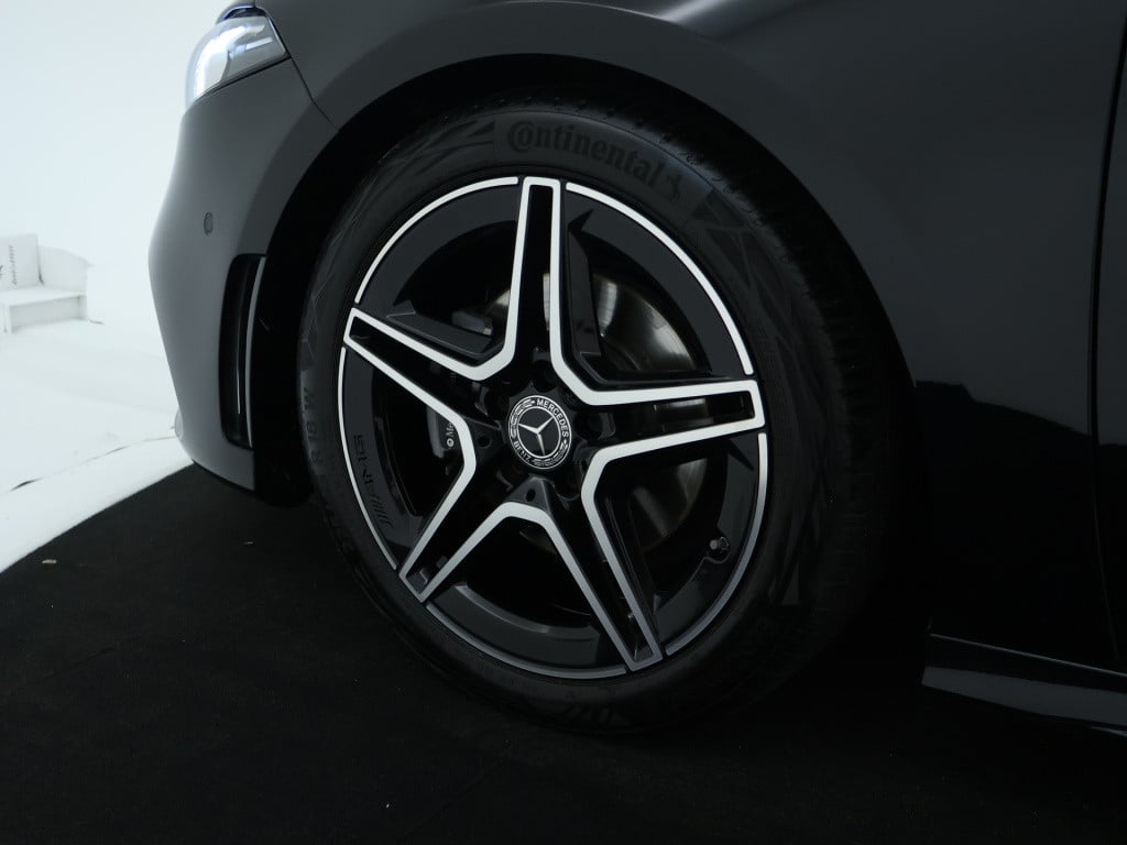 Mercedes-Benz A-Klasse 180 business solution amg | panoramadak | sfeerverli