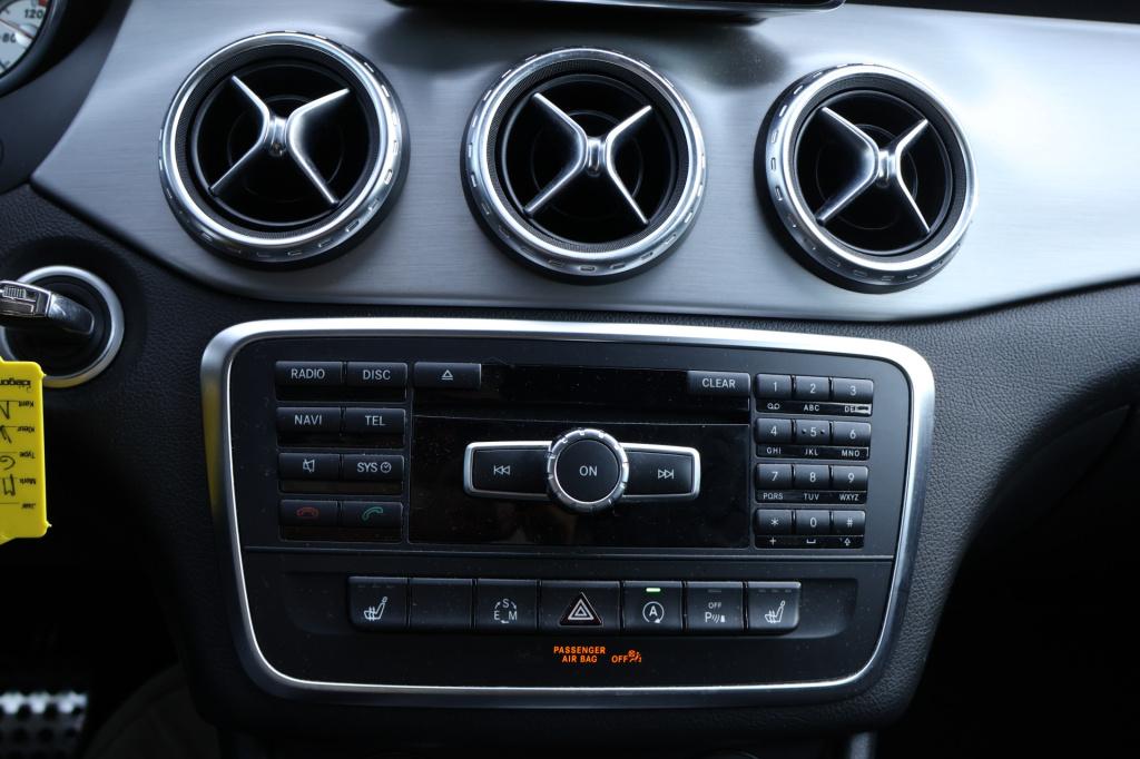 Mercedes-Benz Gla-klasse 200 ambition amg 157 pk i automaat i stoelverwarmi