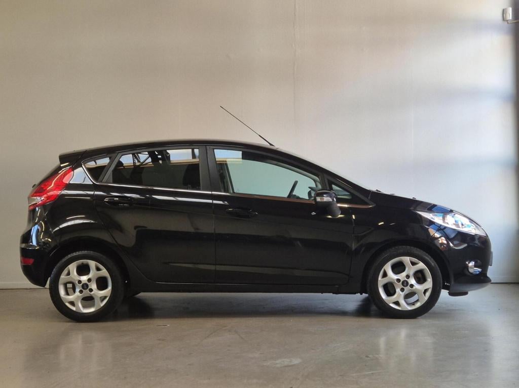 Ford Fiesta 1.4 titanium / automaat / nieuwe distriebutieriem
