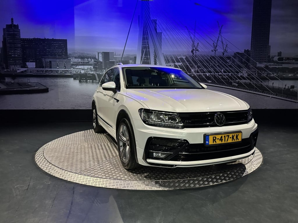 Volkswagen Tiguan 1.5 tsi act highline business r-line *topcomfortstoelen*p