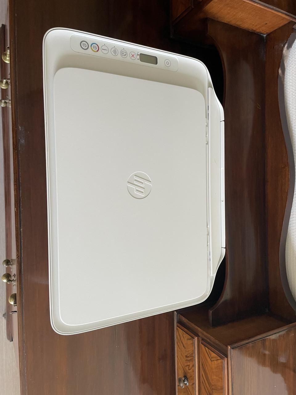 Een HP DeskJet 2710 all-in-one printer