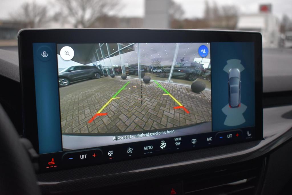 Ford Focus wagon 1.0 ecoboost hybrid st line x | climate control | cruise c