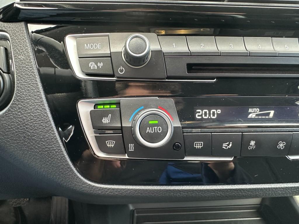 BMW 1 Serie 116i sport shadow edition carplay dab+ pdc voor en achter 17'' 