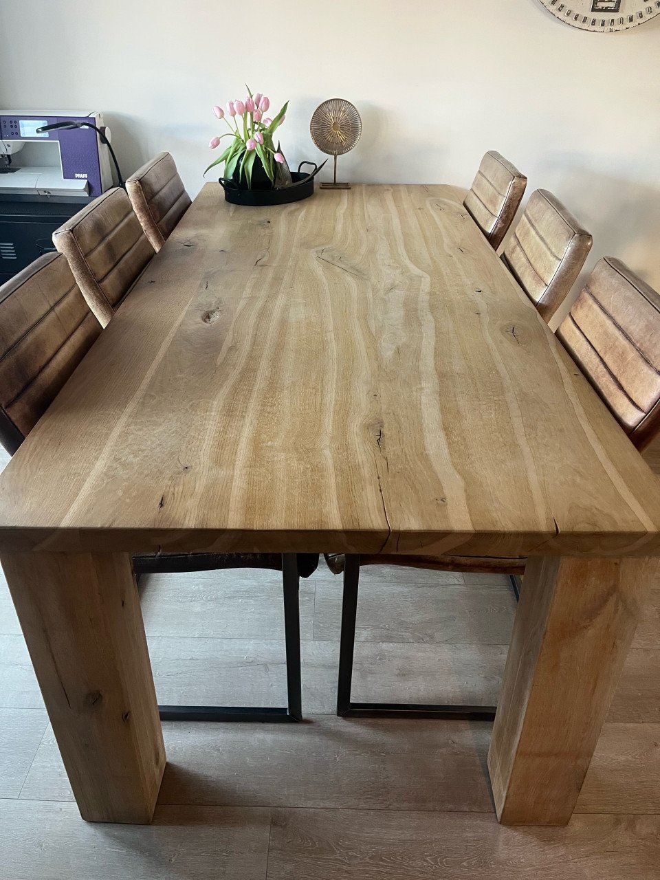 Eetkamertafel stoelen 6-8 personen en bijpassende eiken salontafel