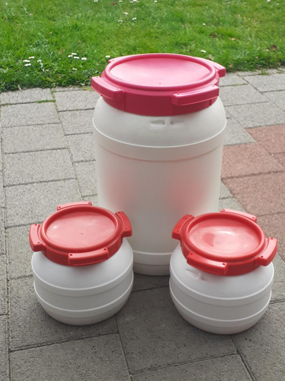 Voorraadbussen  voor diervoeder.