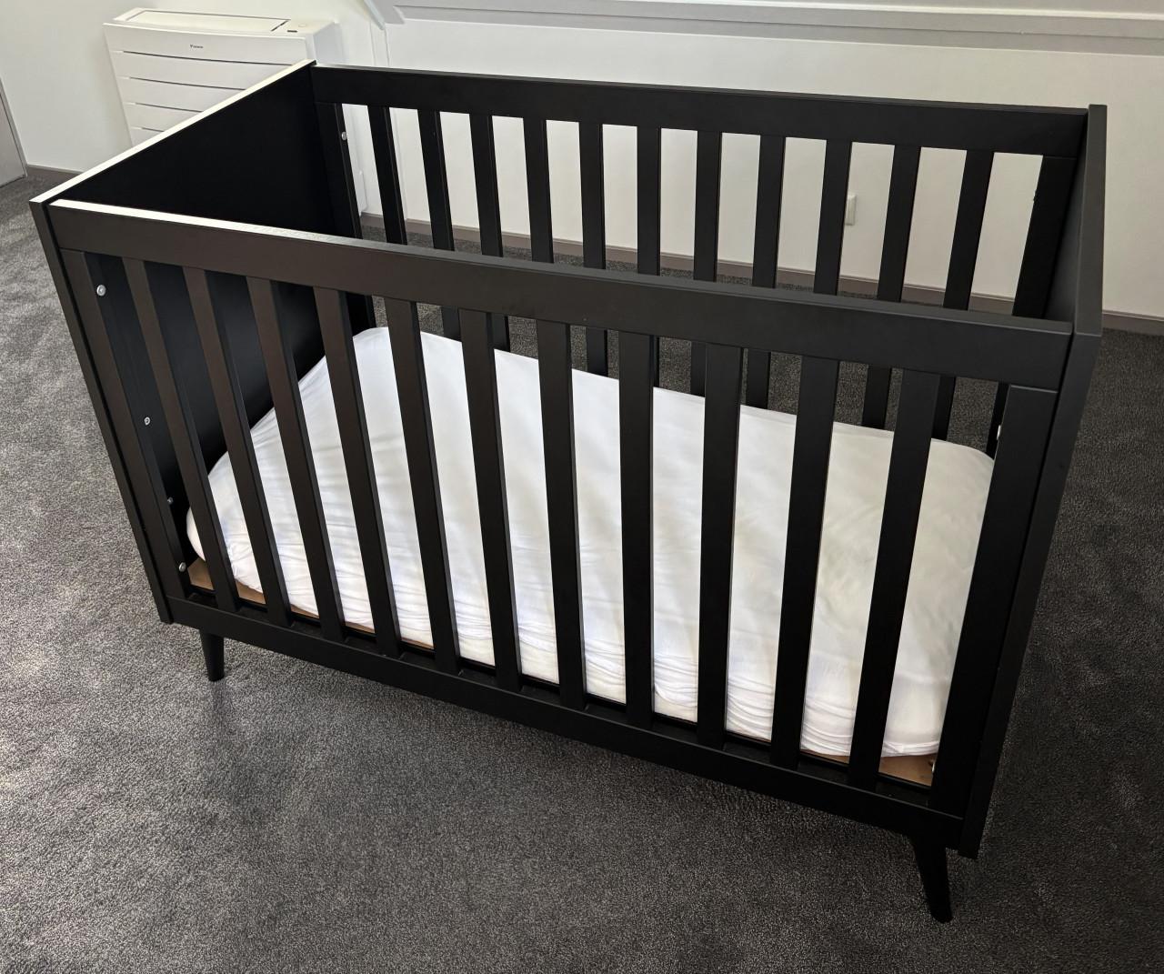 Europe Baby Sterre Commode Zwart / Oak (van Babypark)