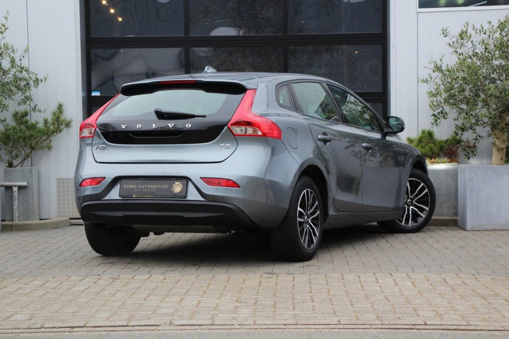 Volvo V40 2.0 t2 momentum - full led - navi - clima - half leder - 1e eig -