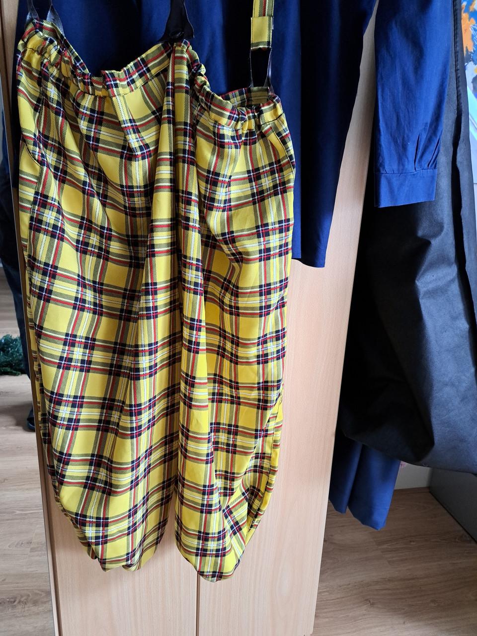 Leuk fleurig carnavalspak geel met pet en boerenkiel.