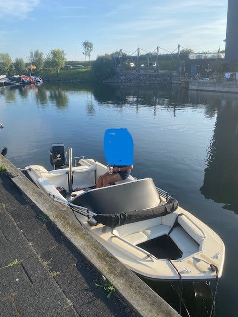 Speedboot Beekman 440 met supervette motor, zwemtrap, zonnescherm, trailer,