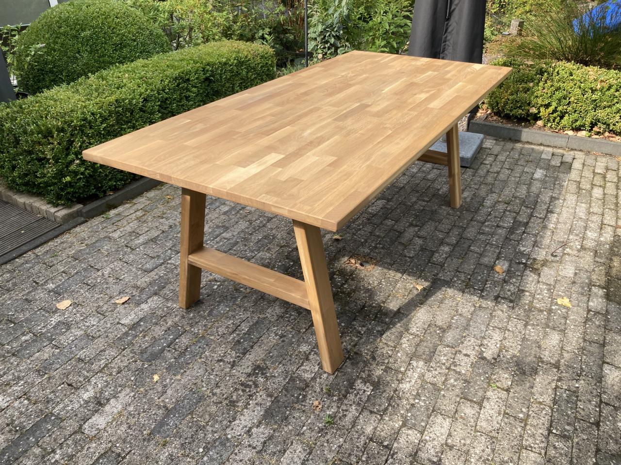 Opruiming: Mooie eettafel