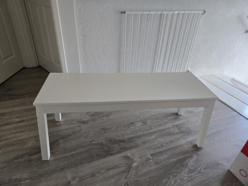 Wit ikea tafeltje