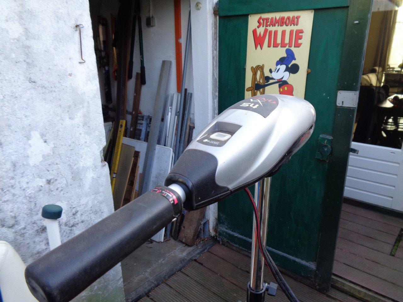 Polyester vis/roeibootje eventueel met 12v fluistermotor.
