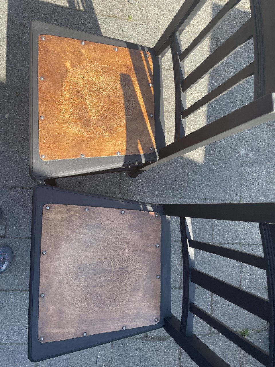 2 luterma Estonia stoeltjes-uniek design en karakter.