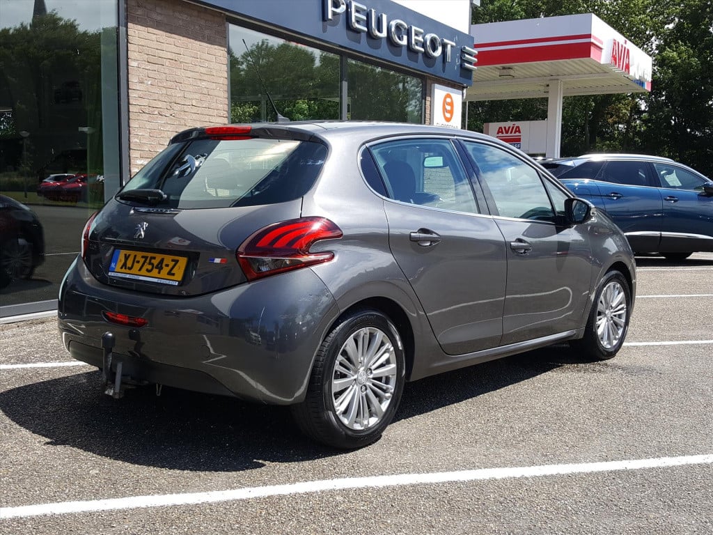 Peugeot 208 1.2 puretech 110pk 5d allure automaat6 navigatie | trekhaak | a