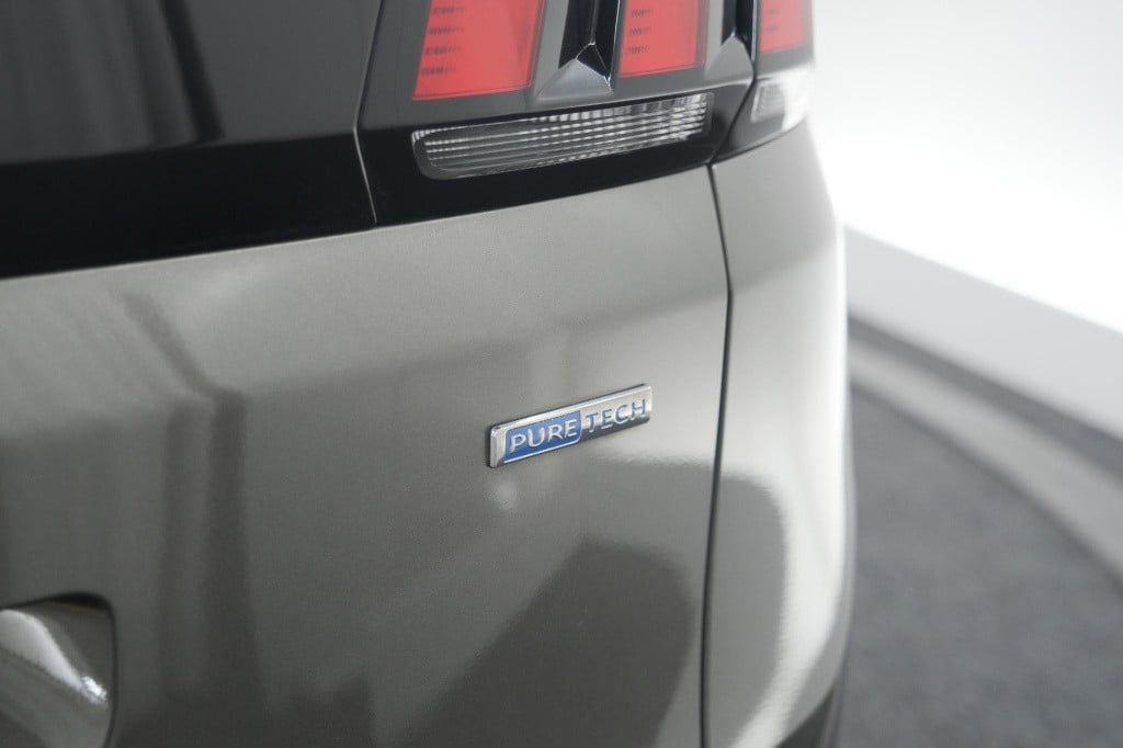 Peugeot 3008 puretech 130 eat6 allure | camera | navigatie | apple carplay 