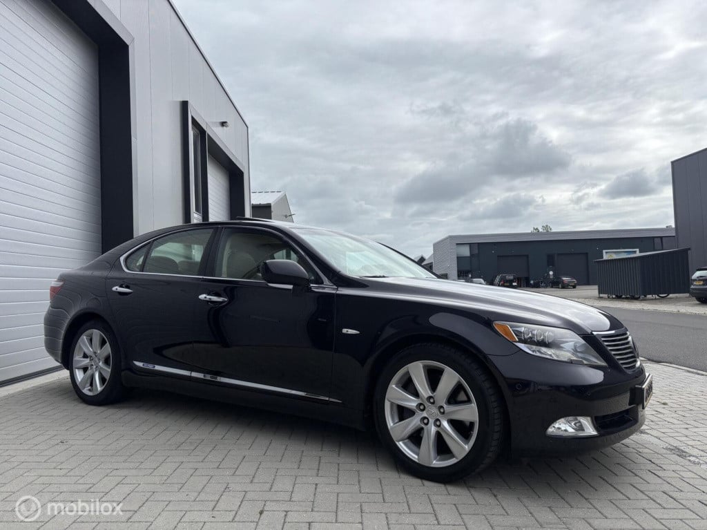 Lexus Ls 600h president hybride youngtimer