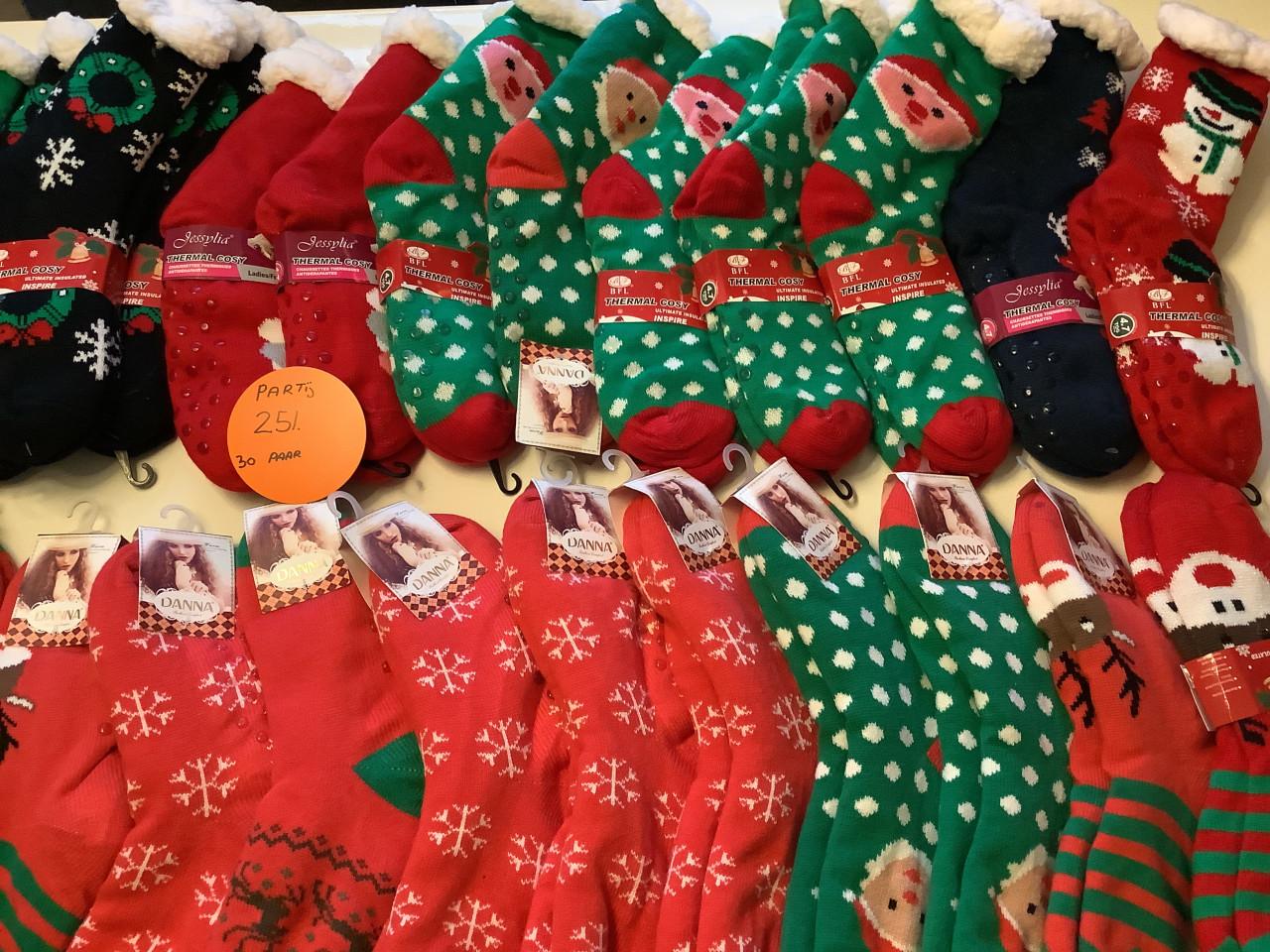 Partij leuke fluffy huissokken. ( partij 251)