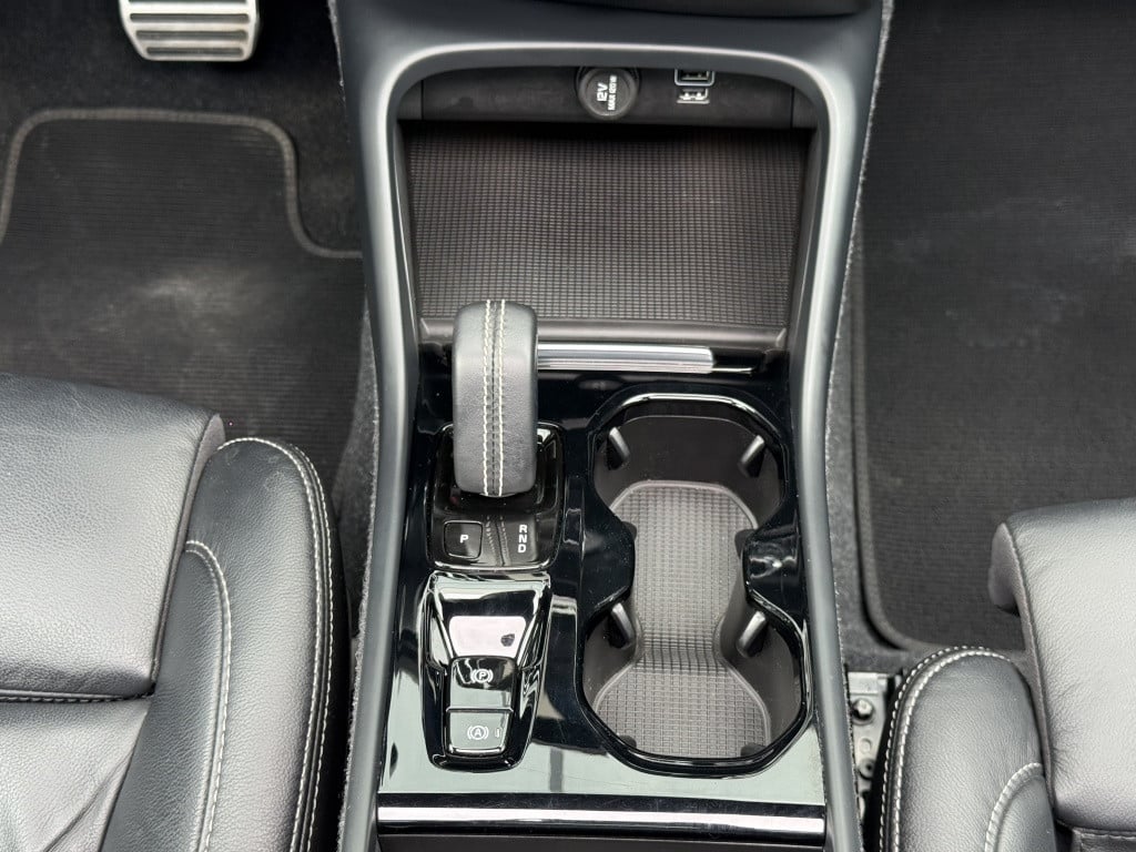Volvo XC40 t4 211pk recharge ultimate dark | panodak| adap.cruise| leder| c