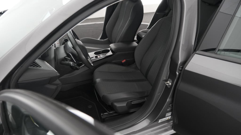 Peugeot 208 puretech 100 eat8 allure | camera | apple carplay | navigatie |