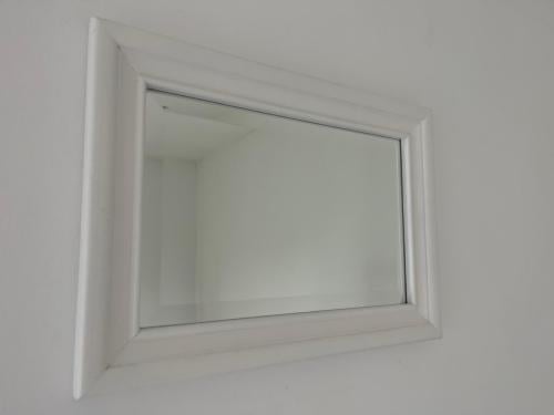 Spiegel met facet in houten lijst 53x38 cm - VEERE